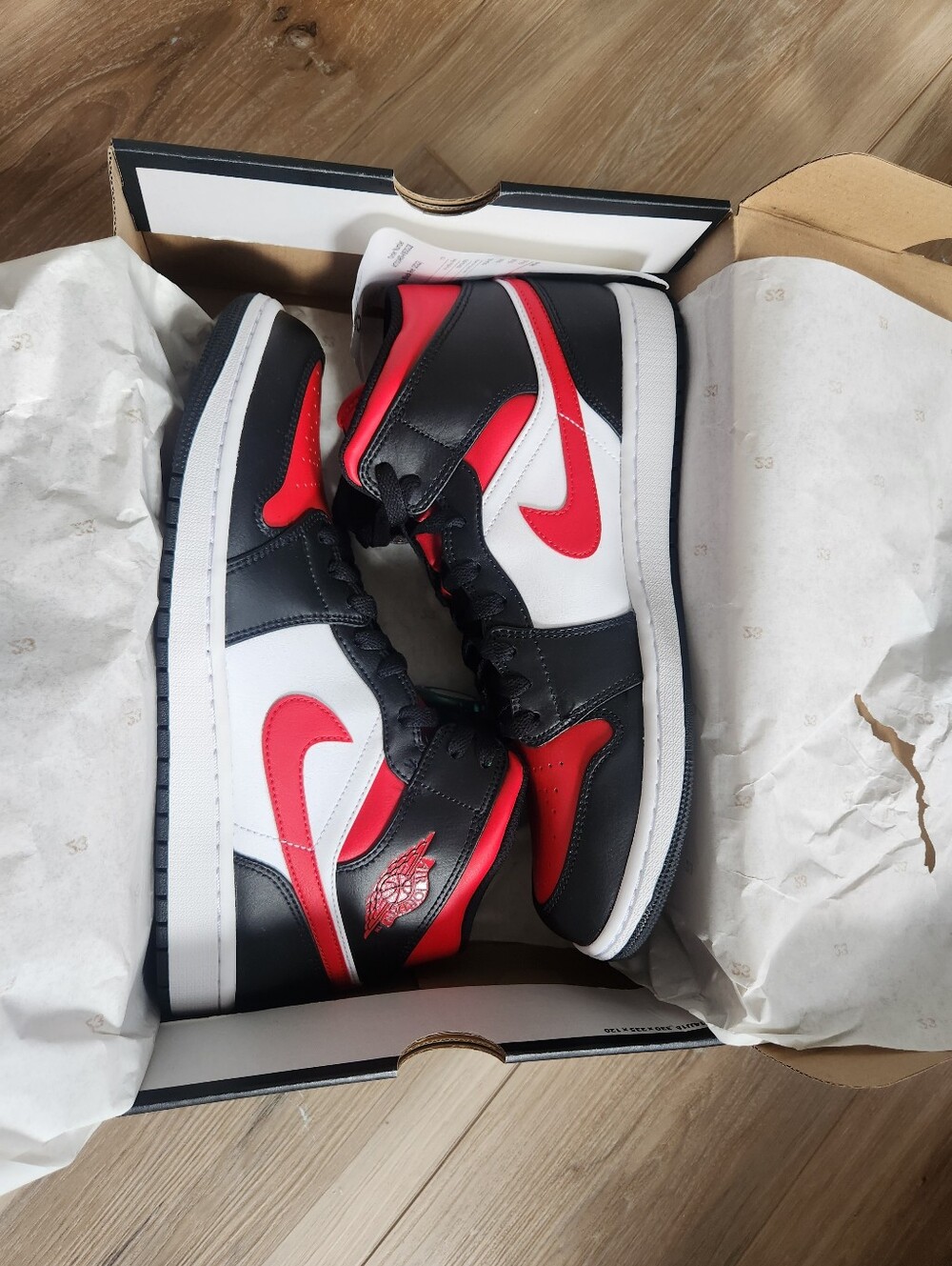 Nike Air Jordan 1 Mid - Black/White/Red